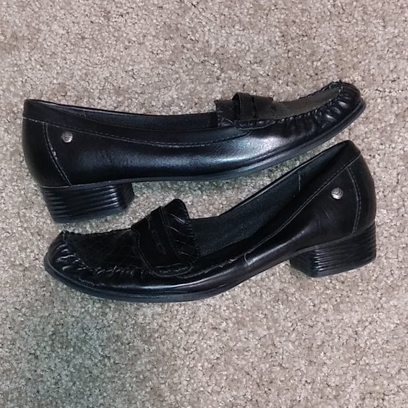 Black Loafers Size 6 - Picture 3 of 6